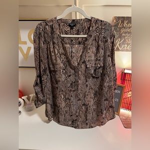 EUC Torrid snake skin pattern brown and cream Harper blouse. So classy.